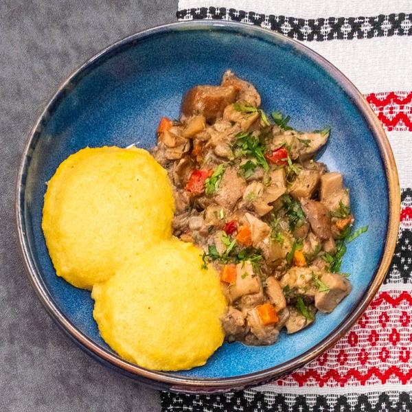 Tocăniță de hribi și mămăliguță